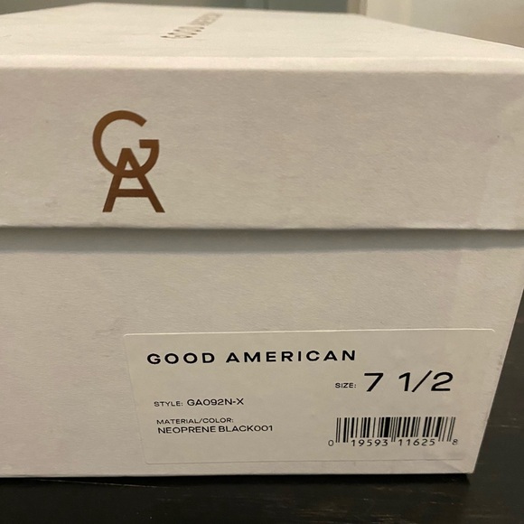 Good America Chain Platform Slides NIB 7.5 - Picture 4 of 4